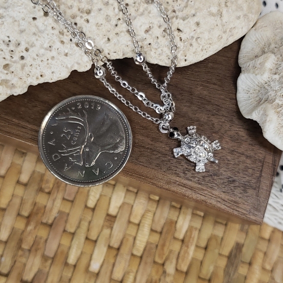 2/$15 NWT fashion turtle charm bracelet - Picture 4 of 4